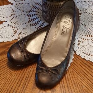 Life Stride Women's Dark Brown/Black Low Wedge Flats with Bow Size 7
